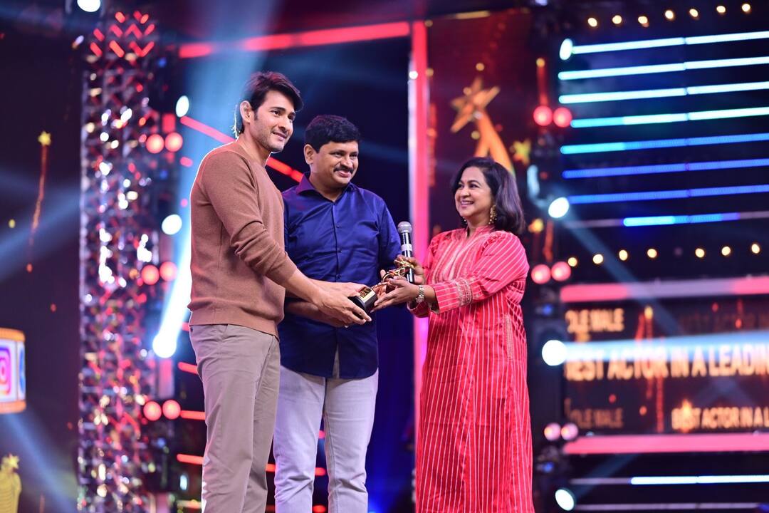SIIMA Awards 2021 Tollywood Winners SIIMA Awards 2021: సైమా అవార్డుల్లో మెరిసిపోతున్న తారలు..