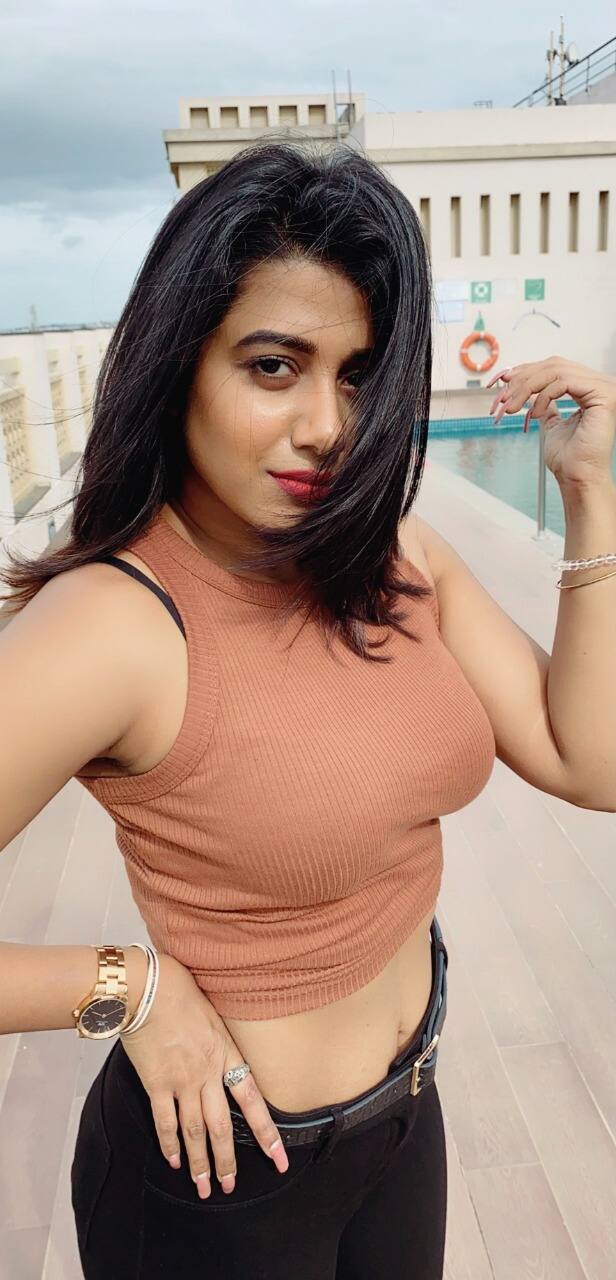 பொன்மலைச் சாரலில் மல்லிகைப் பூவென மின்னிடும் தாரகை நீ வரவே