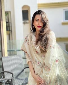 47 साल की उम्र में भी Karisma Kapoor की खूबसूरती नहीं है किसी से कम, इन तस्वीरों में देखें एक्ट्रेस का बेहतरीन Style