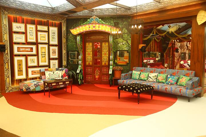 या हंगामात, मतदानासह, दर्शकांना त्यांच्या आवडत्या स्पर्धकांना 'तुमचा प्रश्न'द्वारे काही प्रश्न विचारण्याची आणि त्यांच्या आवडत्या स्पर्धकांना 'चुगली बूथ'द्वारे संदेश पाठवण्याची संधी दिली जाईल.