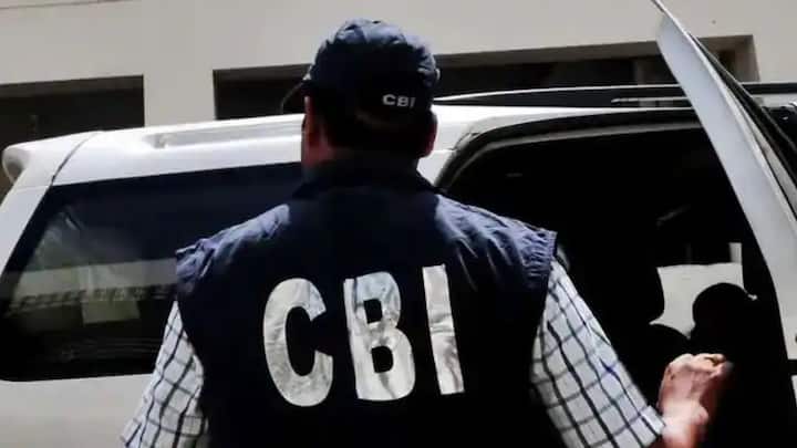Navy officer among 5 arrested by CBI for leaking confidential info about submarine project CBI की बड़ी कार्रवाई, पनडुब्बी की सीक्रेट जानकारी लीक करने के आरोप में नेवी कमांडर समेत 5 लोगों को किया गिरफ्तार