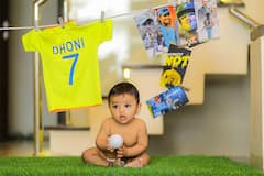 In Pics : धोनीचा नाद खुळा फॅन... बाळाच्या सातव्या महिन्याचं भन्नाट सेलिब्रेशन, फोटो व्हायरल