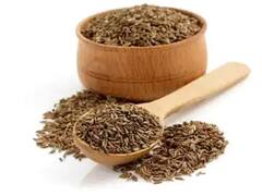 Weight Loss Tips: तेजी से घटाना चाहते हैं वजन, इस तरह करें डेली जीरा वॉटर का सेवन