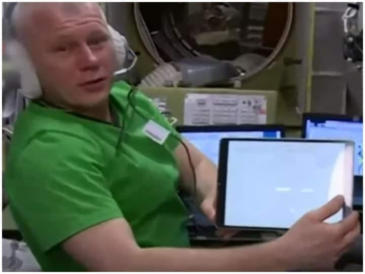 Russia: Two Astronauts Cast Votes From Space On Last Day Of Parliamentary Elections RTS Russia: Two Astronauts Cast Votes From Space On Last Day Of Parliamentary Elections
