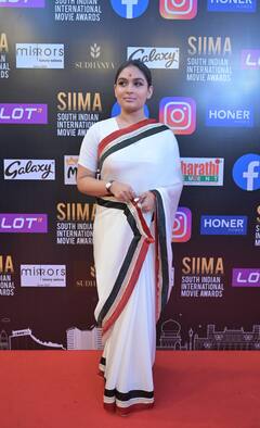 SIIMA Awards 2021 : சைமா விருதுகள் 2021 : கலக்கலான, ஸ்டைலான காஸ்ட்யூமில் தென்னிந்திய செலிபிரட்டிஸ்....!