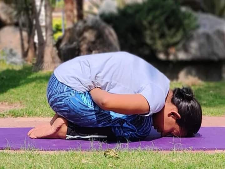 Yoga For Weight Loss Reduce belly Fat With Yoga How To Do Mandukasana Steps Yoga For Weight Loss: मंडूकासन से पेट की चर्बी हो जाएगी गायब, जानिए इसे करने का तरीका