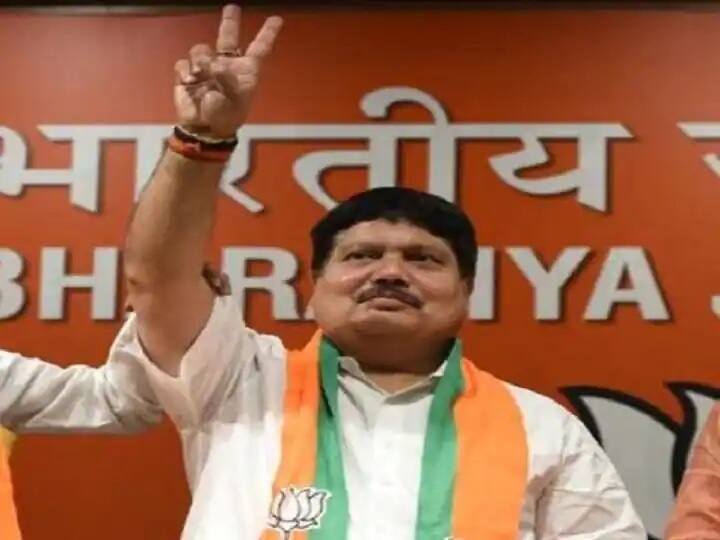 Babul Supriyo joins TMC not a factor, claims BJP MP arjun singh after former minister Joins TMC Babul Supriyo joins TMC: বাবুল সুপ্রিয় কোনও ফ্যাক্টর নন, টালিগঞ্জে ৫০ হাজারের বেশি ভোটে হেরেছেন, কটাক্ষ অর্জুন সিংহর