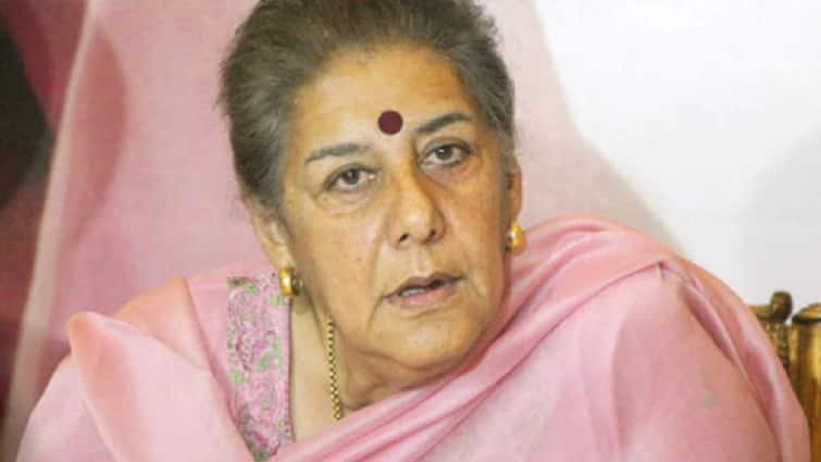 Punjab Political Crisis Ambika Soni rejects Punjab CM post, suggests a Sikh for post Ambika Soni Rejects CM Post: পঞ্জাবের মুখ্যমন্ত্রী হওয়ার প্রস্তাব ফেরালেন অম্বিকা সোনি