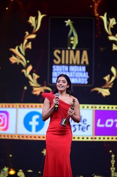 SIIMA Awards 2021 : சைமா விருதுகள் 2021 : கலக்கலான, ஸ்டைலான காஸ்ட்யூமில் தென்னிந்திய செலிபிரட்டிஸ்....!
