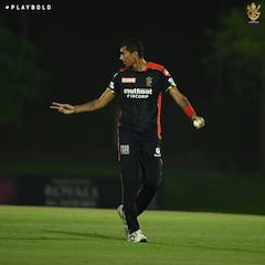 IPl 2021, RCB: ఇంట్రాస్క్వాడ్‌ మ్యాచుల్లో దుమ్మురేపుతున్న కోహ్లీ, ఏబీ, మాక్సీ