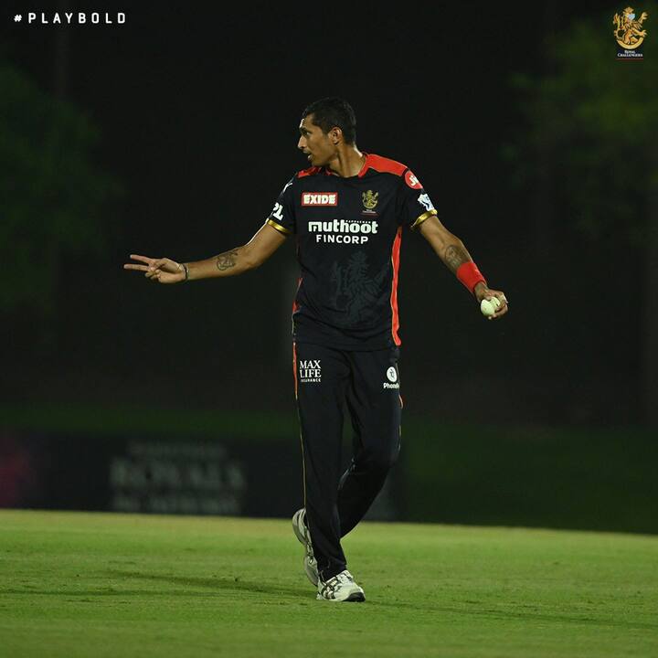 బౌలింగ్ చేస్తున్న నవదీప్ సైని