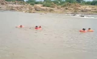 Rajkot: વાગુદડ નદીમાં ન્હાવા પડેલા 4 યુવાનો તણાયા, 2ના મોત 