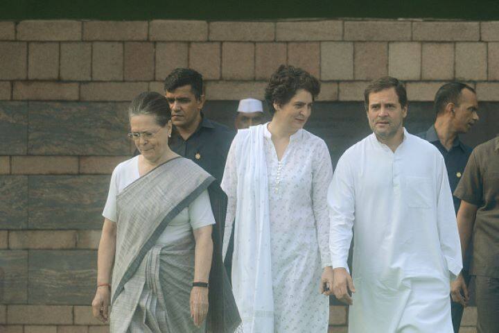 Congress Crisis: Another Battle Awaits For Gandhis? Members Demand Change In Party Leadership Congress Crisis: Another Battle Awaits Gandhis? Members Demand Change In Party Leadership