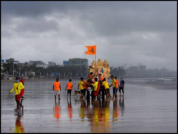 बीएमसी के अधिकार क्षेत्र में 73 प्राकृतिक जल स्रोतों में गणपति विसर्जन की पूरी व्यवस्था की गयी.