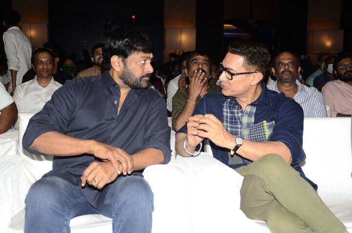 இதில் நடிகர்கள் அமீர் கான் மற்றும் சிரஞ்சீவி ஆகியோர் கலந்துகொண்டனர்