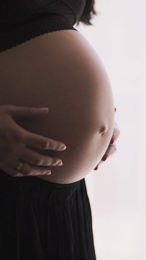 মানসিকভাবে দৃঢ় হন বেশি বয়সী মা, বলছেন বিশেষজ্ঞরা