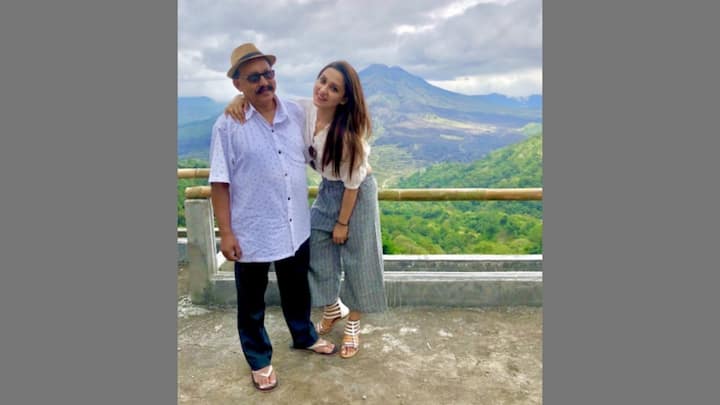 'গানের ওপারে' ধারাবাহিকে অভিনয় করে বিপুল জনপ্রিয়তা পান।