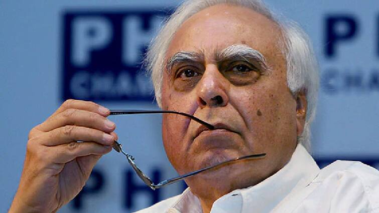 Kapil Sibbal On PM Narendra Modi my new india will not be saffron divided intolerant kapil sibal taunts pm narendra modi for this reason 'मेरा नया भारत भगवा, खंडित और असहिष्णु नहीं होगा', कपिल सिब्बल का पीएम मोदी पर वार