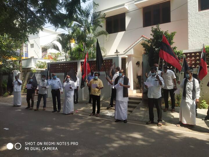 அன்பகத்தில் உதயநிதி ஸ்டாலின் கருப்புக் கொடி ஏந்தி ஆர்ப்பாட்டம்