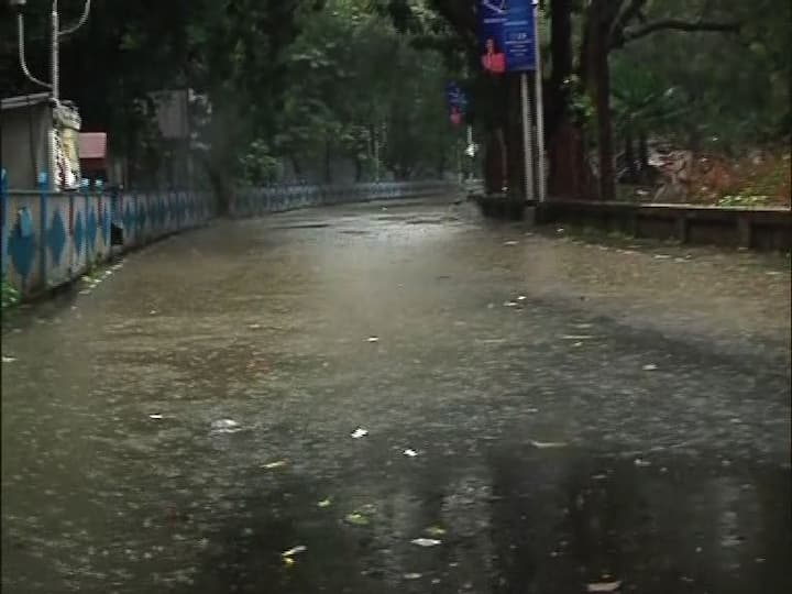 গঙ্গায় গতকাল জোয়ারে জলস্তর ছিল প্রায় সাড়ে ১৭ ফুট জল নামতে সময় লাগছে