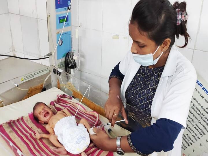 Children suffering from viral fever in bihar beds full in SNCU Gopalganj  ten children have died so far ann बिहार में वायरल बुखार की चपेट में मासूम, गोपालगंज में SNCU के सभी बेड फुल, अब तक 10 बच्चों की मौत
