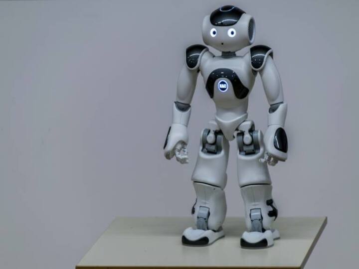 Tommy, the robot accompanying children facing learning challenges and autism condition Tommy robo| ஆட்டிச நிலை குழந்தைகளுக்காக களமிறக்கப்பட்ட பெஸ்ட் ஃப்ரெண்ட் டாமி ரோபோ!