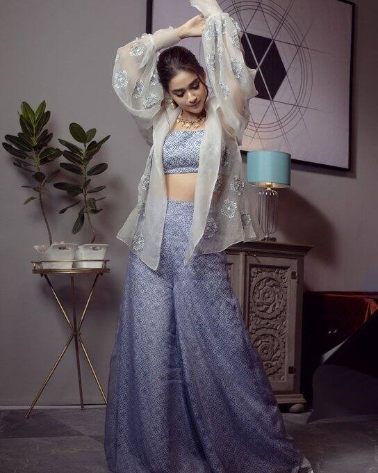 ஒன்னோட இவ ஒன்னு ஒன்ன மறந்தா வெறும் மண்ணு