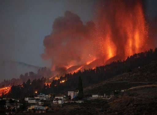 स्पेन में ला पाल्मा के कैनरी द्वीप पर सक्रिय ज्वालामुखी में भयंकर विस्फोट, अब भूकंप का भी खतरा
