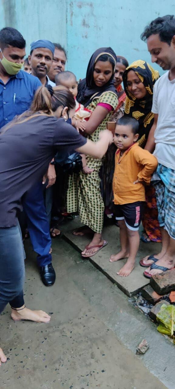ভোজের হাট,  নলমুড়ি, পৈখান, চারিশ্বর ইত্যাদি জায়গায় আজ পৌঁছে গিয়েছিলেন মিমি। তবে কোভিড বিধি মেনেই তাঁর মুখে রইল মাস্ক