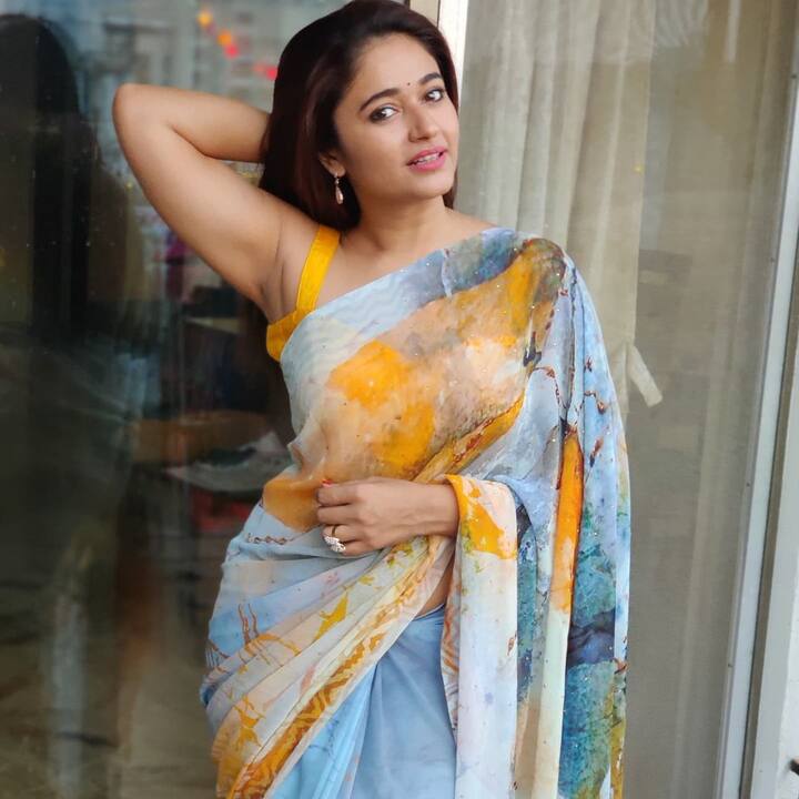 వారేవ్వా.. పూనమ్ భజ్వా.. రవివర్మకే అందని ఒకే ఒక అందం నీవా?! -Image Credit: Poonam Bajwa/Instagram