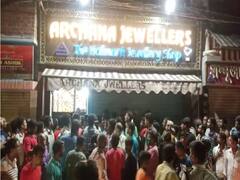 Bihar Crime: सीवान में स्वर्ण आभूषण की दुकान में करोड़ों की लूट, अपराधियों ने व्यवसायी को भी मारी गोली