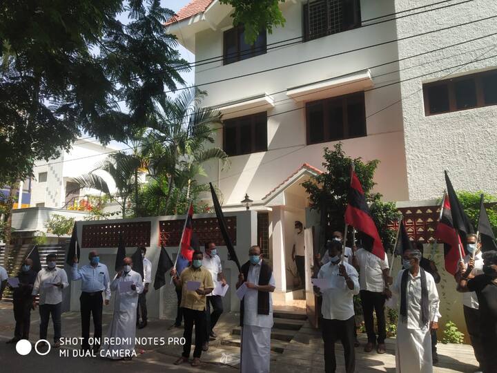 சென்னை அண்ணா நகரில் இல்லத்தில் வைகோ ஆர்ப்பாட்டம்