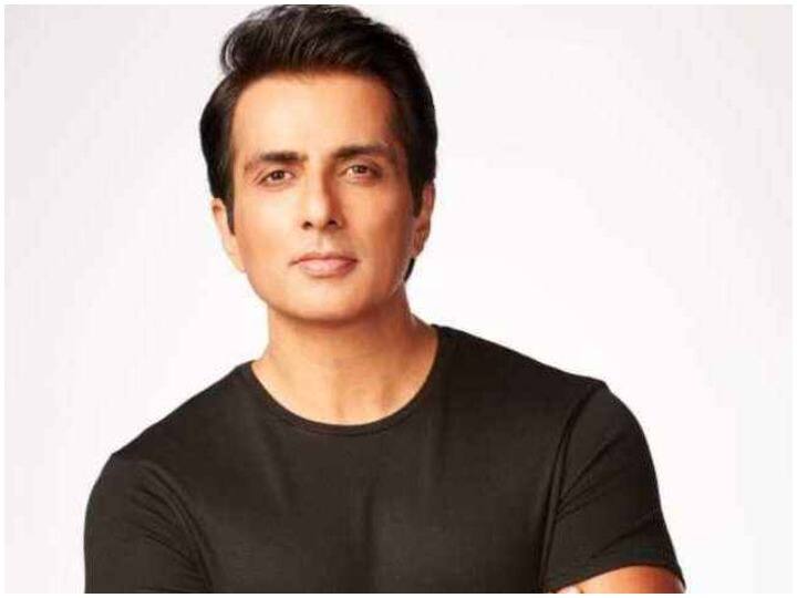 Punjab Assembly Election 2022 Action on Sonu sood after Complan of Akali dal in Moga Punjab Election 2022: पोलिंग बूथ पर जाने से रोके गए सोनू सूद, घर से बाहर निकलने पर मिली कार्रवाई की चेतावनी