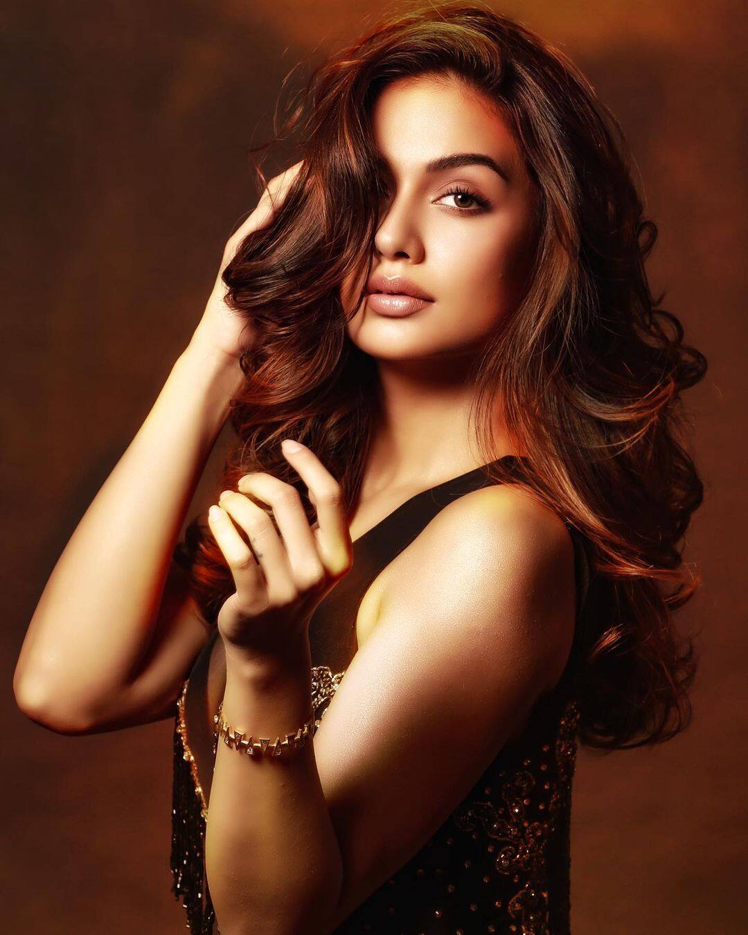 Bigg Boss OTT winner Divya Agarwal reveals she learnt about Sidharth Shukla demise moments before finale Bigg Boss OTT की विनर Divya Agarwal ने Sidharth Shukla की फोटो शेयर कर कही ये खास बात...