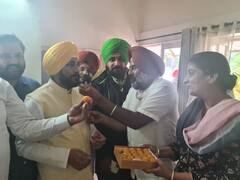 ਪਰਗਟ ਸਿੰਘ ਨੂੰ ਮਿਲਣ ਪਹੁੰਚੇ ਨਵੇਂ ਮੁੱਖ ਮੰਤਰੀ ਚਰਨਜੀਤ ਚੰਨੀ, ਵੇਖੋ ਤਸਵੀਰਾਂ