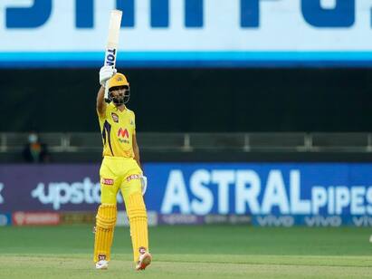 RUTURAJ GAIKWAD new record against mumbai indians IPL 2021 : CSK : மைக் ஹஸ்ஸியின் 8 ஆண்டுகால சாதனையை முறியடித்த ருதுராஜ் கெய்க்வாட்!