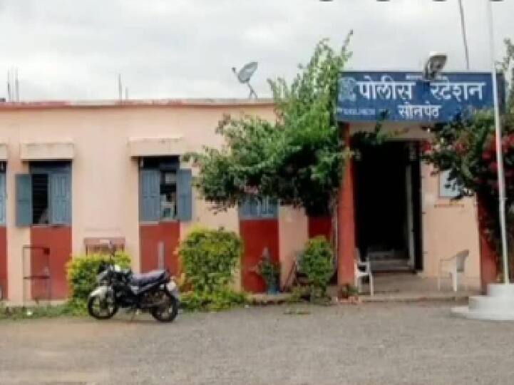 Minor girl rape in parbhani sonpeth , two arrested by police परभणीच्या सोनपेठमध्ये अल्पवयीन तरुणीवर तिघांकडून अत्याचार, मुलीचा उपचारादरम्यान मृत्यू, दोन अल्पवयीन ताब्यात