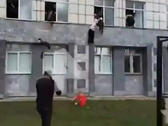 Russia university Shooting: રશિયાની પર્મ યુનિવર્સિટીમાં અંધાધૂંધ ફાયરિંગ, 8 લોકોનાં મોત, હુમલાખોર ઠાર Russia university Shooting: રશિયાની પર્મ યુનિવર્સિટીમાં અંધાધૂંધ ફાયરિંગ, 8 લોકોનાં મોત, હુમલાખોર ઠાર
