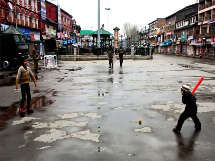 Jammu Kashmir News: Srinagar Deputy Commissionar says, Will Impose Lockdown In Some Srinagar Areas for Violating Covid SoPs ann Jammu Kashmir News: श्रीनगर में बढ़ते कोरोना मामलों के बीच डिप्टी कमिश्नर बोले- नियम तोड़े गए तो लॉकडाउन लगा देंगे