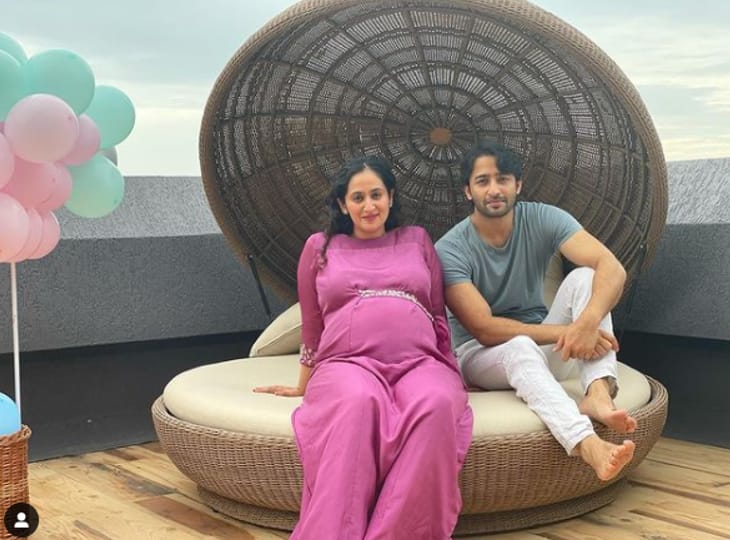 Shaheer Sheikh ने पत्नी Ruchika Kapoor के साथ शेयर की फोटो, बताया नन्ही बेटी का नाम Shaheer Sheikh and Ruchika Kapoor Announce The Name Of Their Newborn Baby Girl Shaheer Sheikh ने पत्नी Ruchika Kapoor के साथ शेयर की फोटो, बताया नन्ही बेटी का नाम