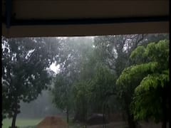 Weather Update: বেড়েই চলেছে বৃষ্টি, রাতভর বৃষ্টিতে কেমন পরিস্থিতি শহরের, দেখুন ছবি
