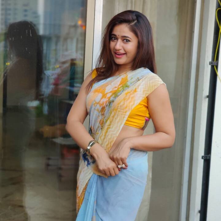 వారేవ్వా.. పూనమ్ భజ్వా.. రవివర్మకే అందని ఒకే ఒక అందం నీవా?! -Image Credit: Poonam Bajwa/Instagram