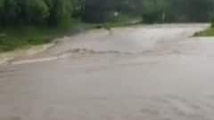 છોટાઉદેપૂર: ભારે વરસાદના કારણે વાહન વ્યવહાર ખોરવાયો, રસ્તા પર પાણીનો ધસમસતો પ્રવાહ