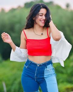 Actress  Mirnalini Ravi pics: மிருணாளினி ரவியின் அசத்தல் போட்டோஷூட்!