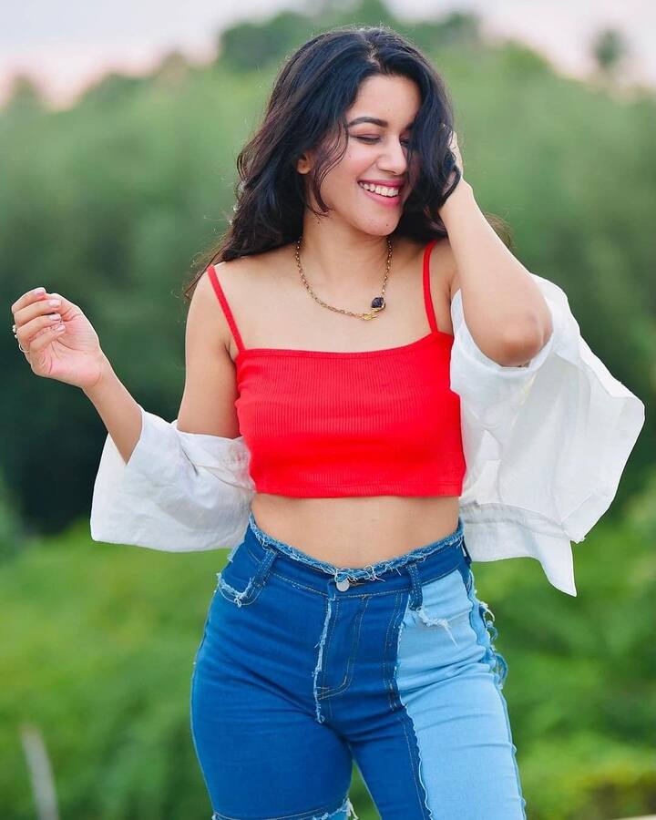 தெனமும் உன்ன கண்டா நெஞ்சம் கொஞ்சம் சந்தோசத்துல