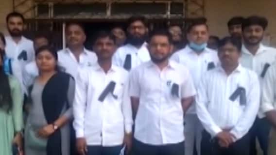 જામનગર:જામજોધપુર તાલુકાના તલાટીઓનું કાળી પટ્ટી બાંધી પ્રદર્શન, પડતર પ્રશ્ન અંગે તાલુકા પંચાયત ખાતે વિરોધ