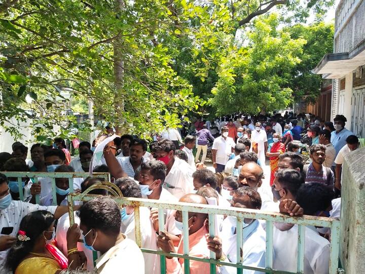 Candidates gathered in Viluppuram to file nominations before our constituency எமகண்டத்திற்கு முன் மனுத்தாக்கல் - முந்தியடித்த வேட்பாளர்கள்...! அட்டூழியம் செய்த ஆதரவாளர்கள்!