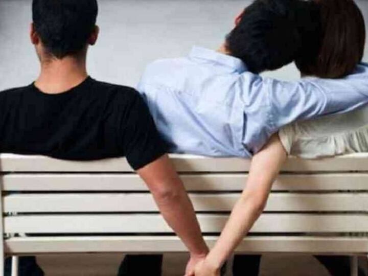 Crime: Fighting Between Two Lovers For Baby In Tamilanadu, And One Killed Another With Knife,Know In Details Crime News: గర్భం దాల్చిన మహిళ.. విషయం తెలిసి ఇద్దరు ప్రియుల ఫైటింగ్.. ఇందులో అసలు ట్విస్ట్ ఏంటంటే..