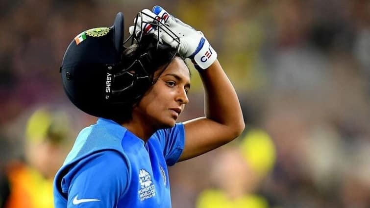 Injured Harmanpreet Kaur ruled out of first Australia vs India ODI Harmanpreet Kaur Injury: আঙুলে চোট! অস্ট্রেলিয়ার বিরুদ্ধে প্রথম ওয়ান ডে-তে তারকা ক্রিকেটারকে পাচ্ছে না ভারত