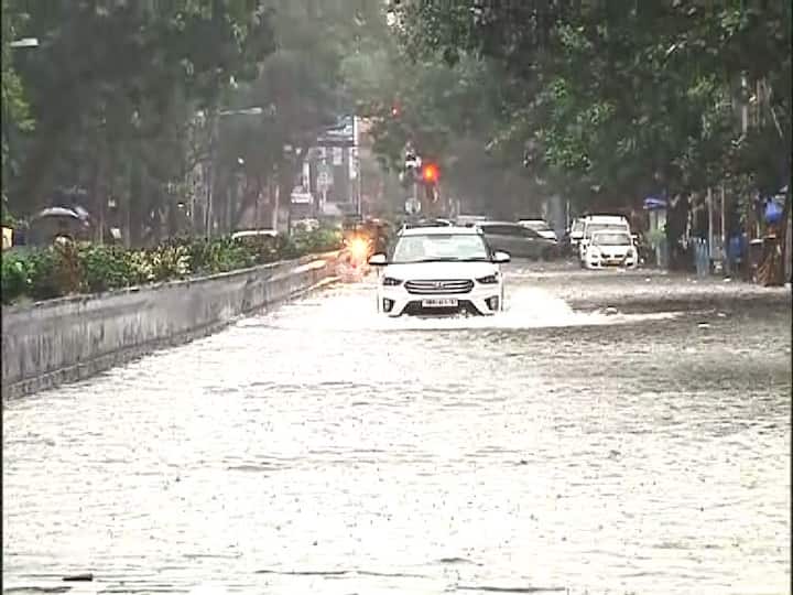 সল্টলেক সেক্টর ফাইভেও রাস্তায় জলের তোড় ।